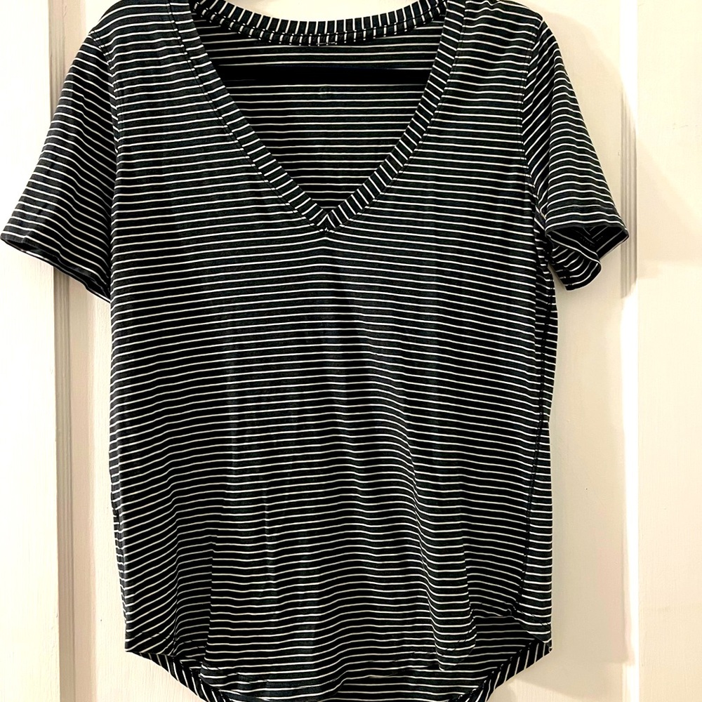 Lululemon Love V-neck T Size 8